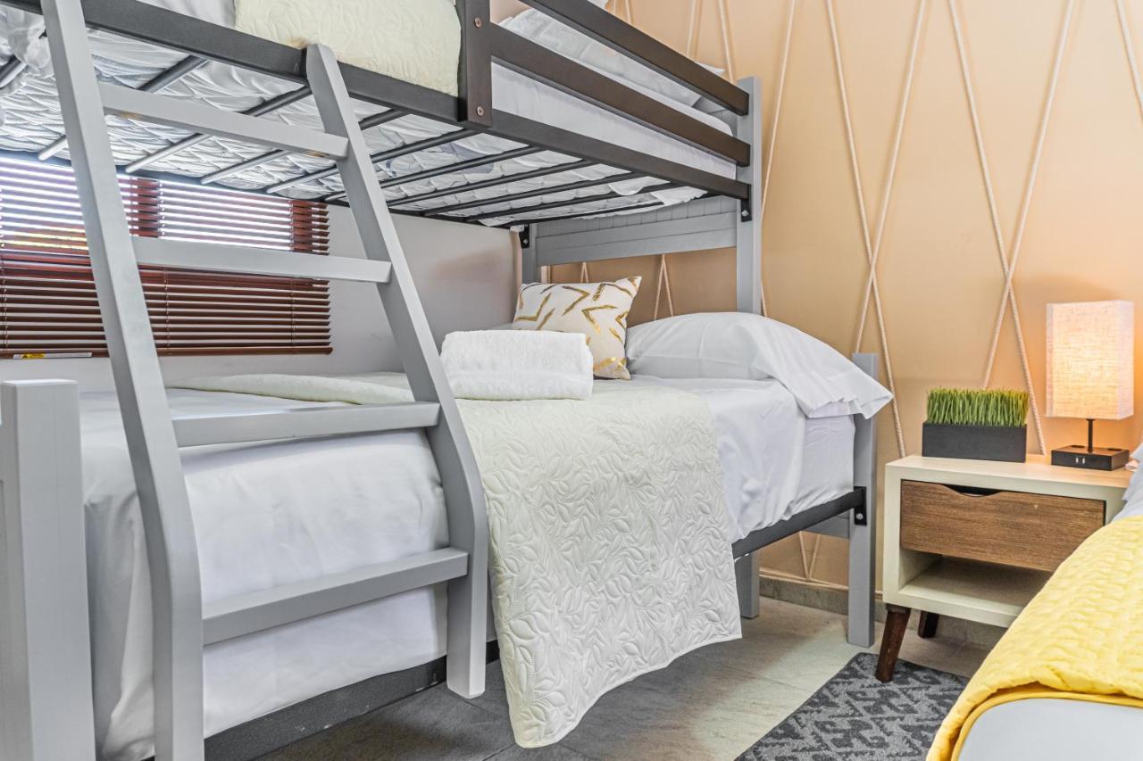 Pako - Luxurious & Spacious 2 Bedroom Close To The Beach, Free Wi-fi, Ideal Location In Downtown Centro Apartment