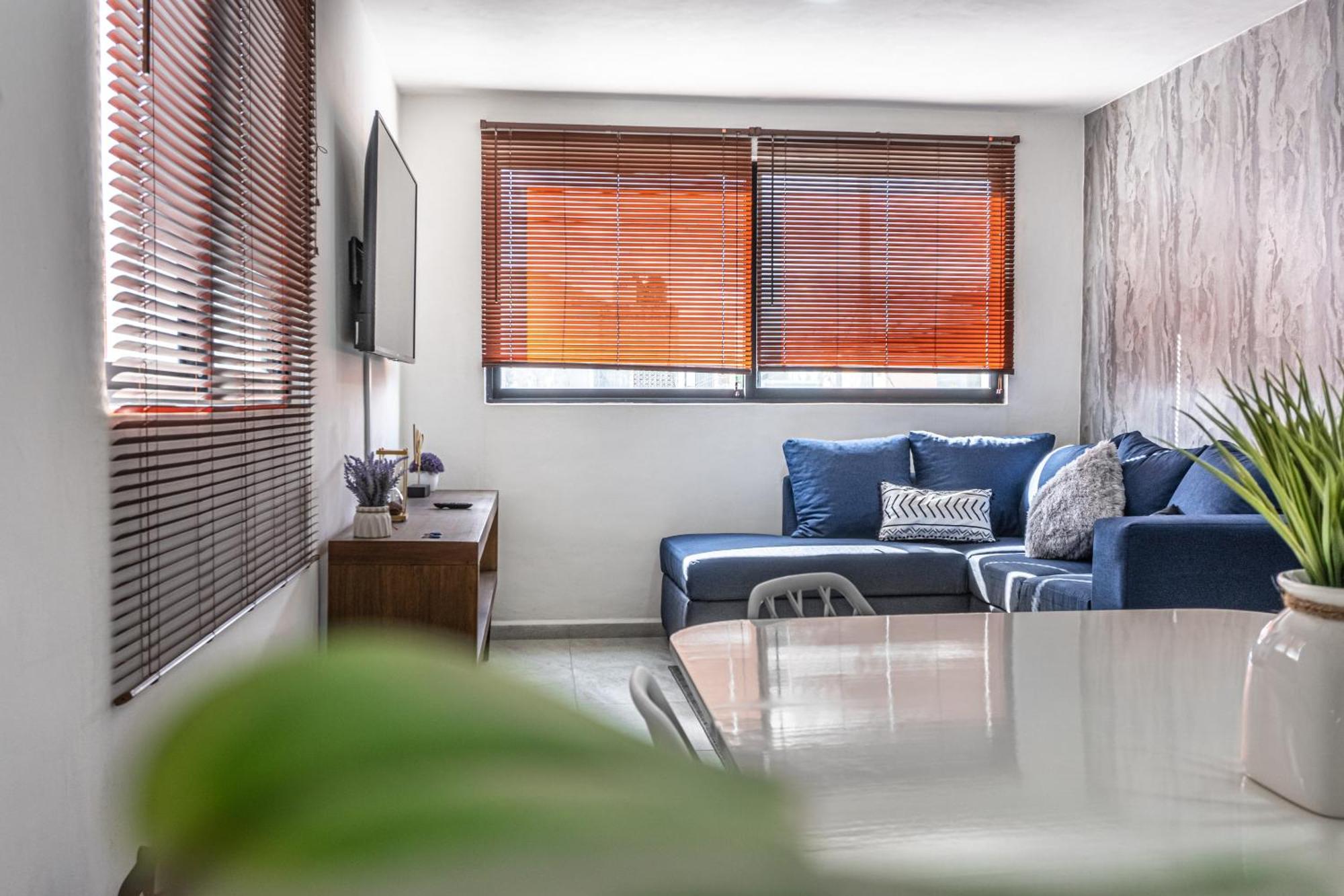 Apartment Pako - Luxurious & Spacious 2 Bedroom Close To The Beach, Free Wi-fi, Ideal Location In Downtown Centro
