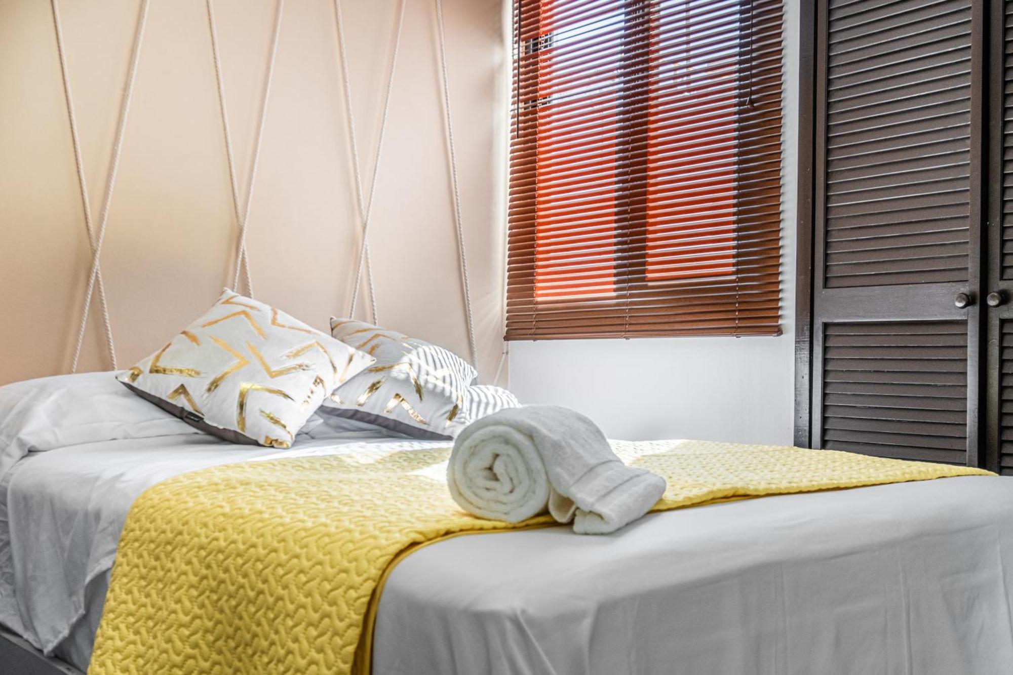 Pako Stays: Luxurious Beach-close In Downtown Apartamento
